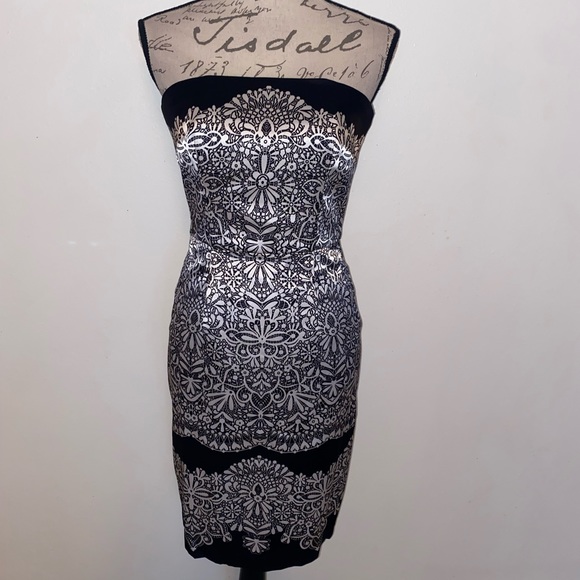 ⚪️⚫️White House Black Market Strapless Dress - Picture 4 of 13